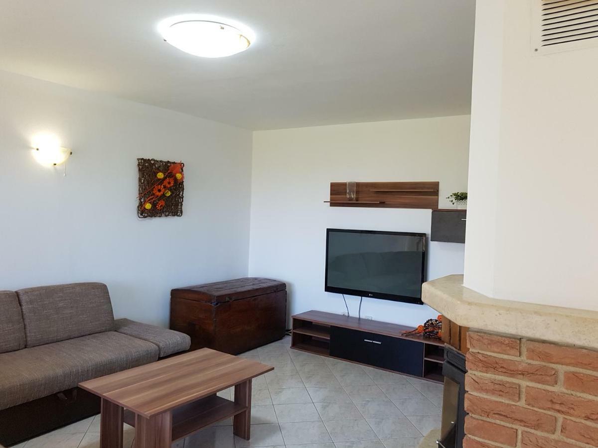 Apartman Roberta ลาบิน ภายนอก รูปภาพ